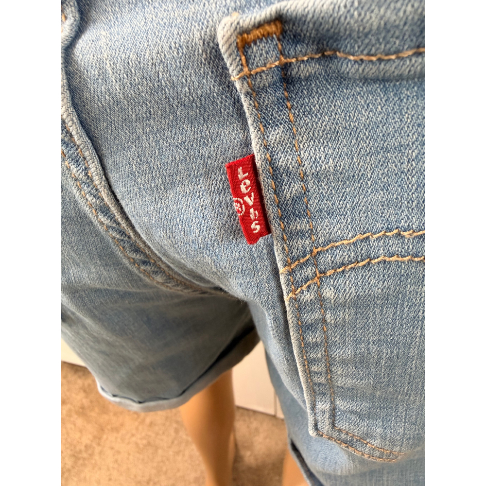 Women's Levi's Light Blue Mid Length Jean Shorts Sz 32 Normcore Y2K 90s inspired - Picture 13 of 16